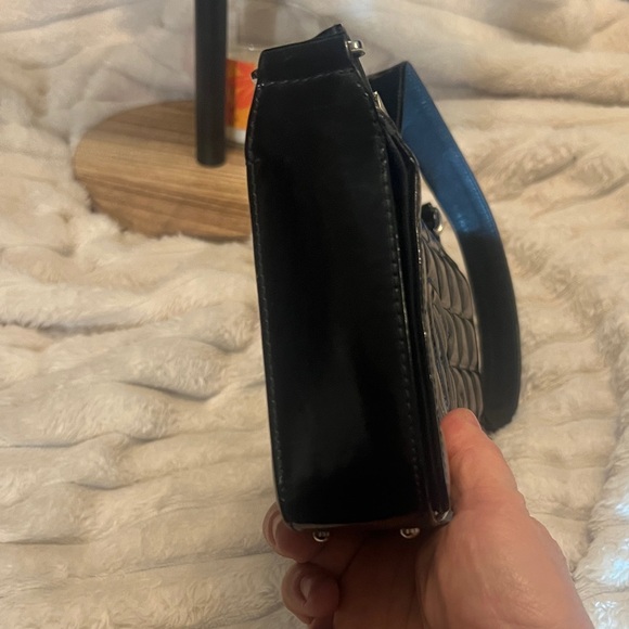 🖤 Authentic Vintage CHANEL Chocolate Bar Flap Bag 🖤 - Picture 3 of 15